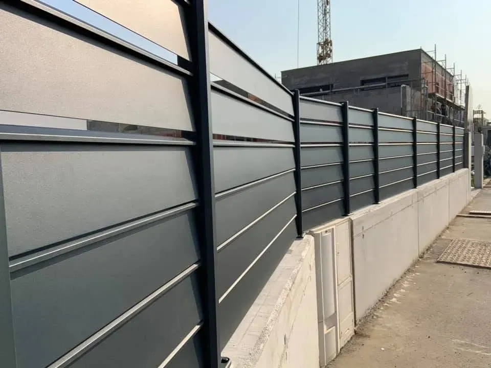 Pose de clôture près de Ensisheim